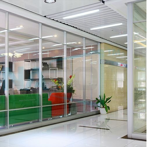 Partição de escritórios de vidro laminados com segurança para ambientes de trabalho de alto tráfego