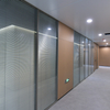 Sistema de partição de vidro modular flexível para escritórios modernos Design reconfigurável de altura ajustável