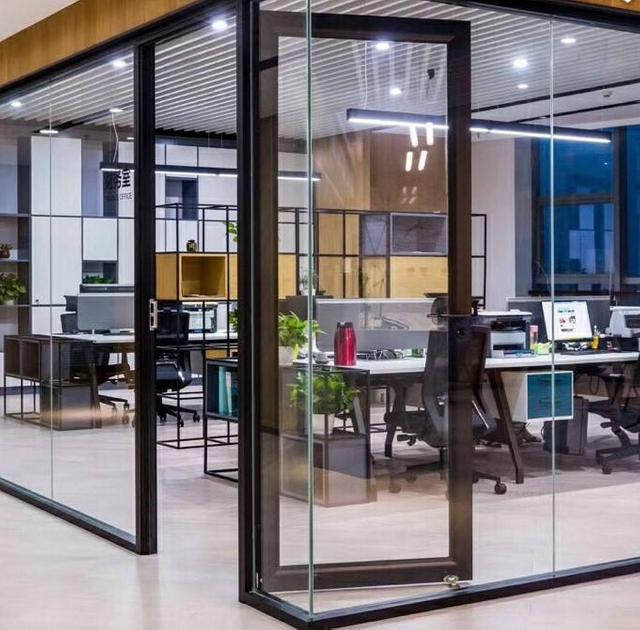 Partição de vidro de perfil de alumínio durável para sala de conferências de escritório corporativo divisor transparente à prova de som som