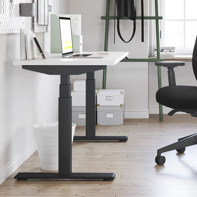 Motivo suave Solução de escritório em casa Descendo a mesa elétrica ergonômica ajustável em altura para sentar trabalho em casa trabalho