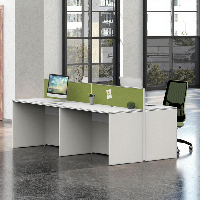 Funcionários mesa ergonômica e estações de trabalho confortáveis ​​para a equipe do escritório