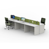 A equipe de materiais ecológicos ergonômicos utiliza estações de trabalho e mesas de escritório minimalistas